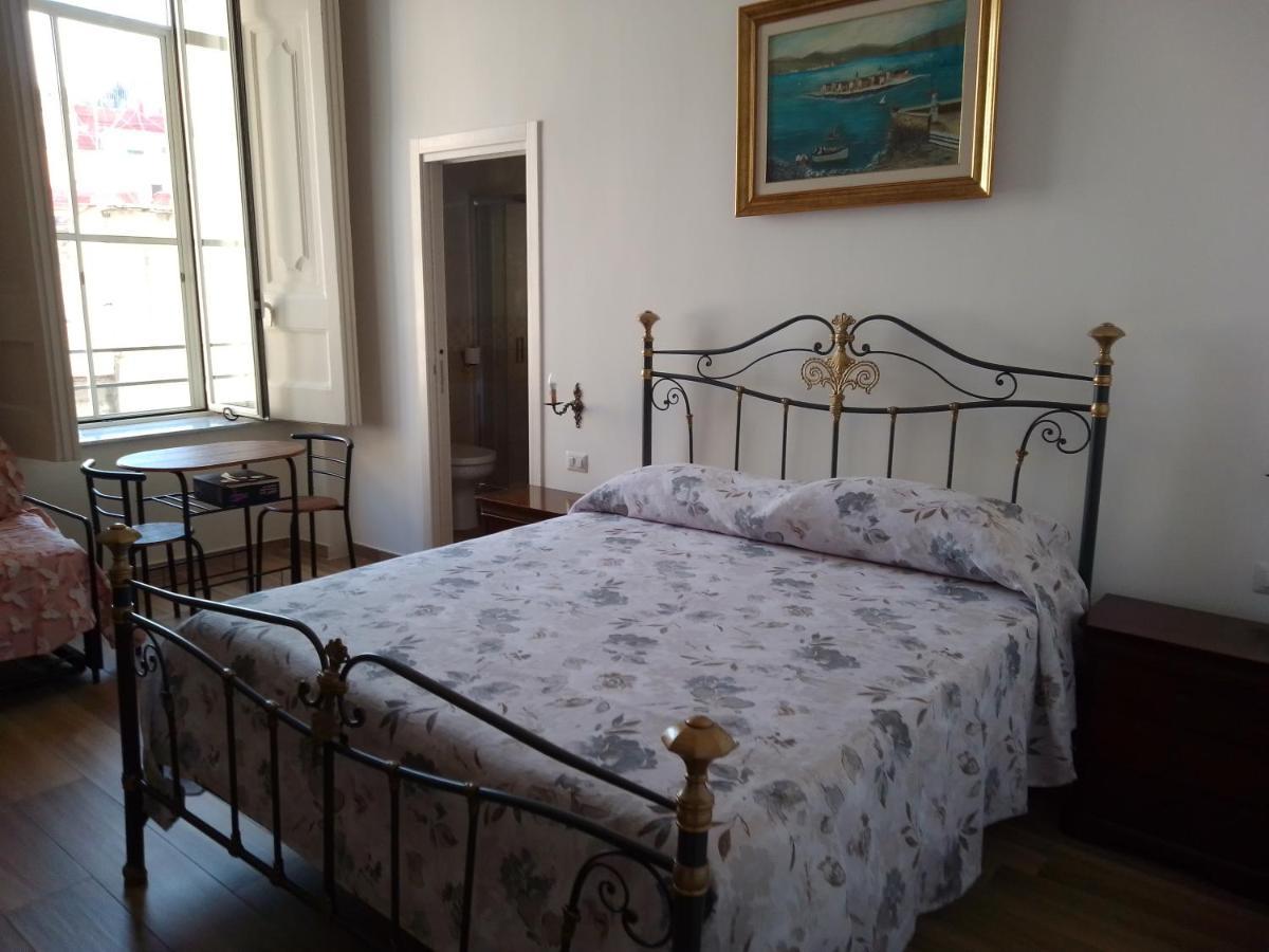 B&B Palazzo Sersale Napoli Ngoại thất bức ảnh